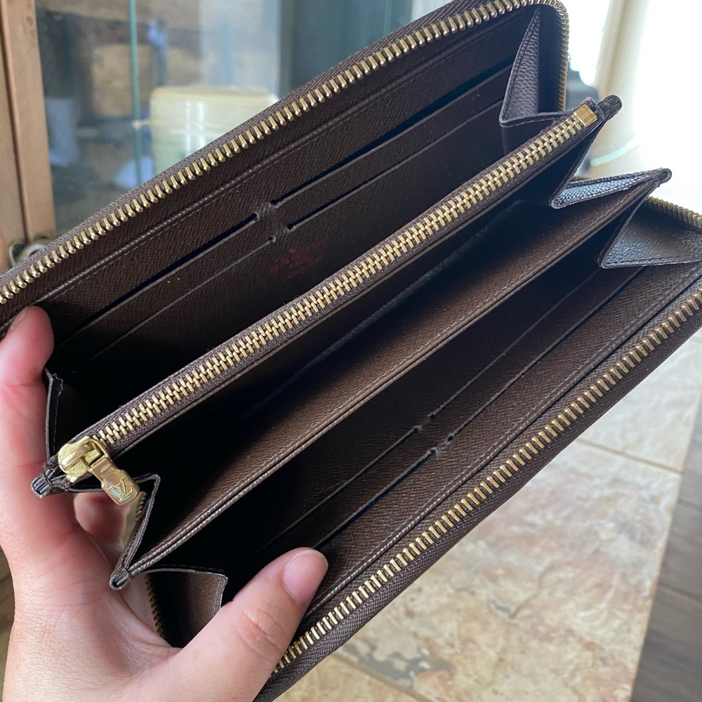 Louis Vuitton Damier Ebene Zippy Wallet - Picture 9 of 12